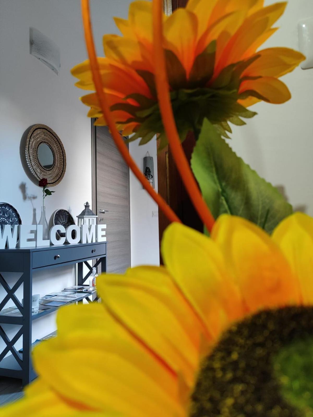 Casa Vacanze Con Giardino I Girasoli - Cin It 09006 - 9 C 2000 R4042- Sorso Exterior photo